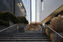 STAIRS-AND-SKYSCRAPERS_PORTA-NUOVA-MILANO_PH-LEO-TORRI-STUDIO