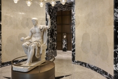 Hotel-Bulgari-statua-ph-Leo-Torri